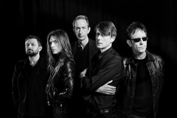 The 5 members of the band Suede looking straight at the camera