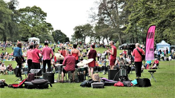Bassa Bassa performing in Beckett Park.