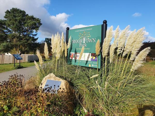 A sign for Moortown Park.