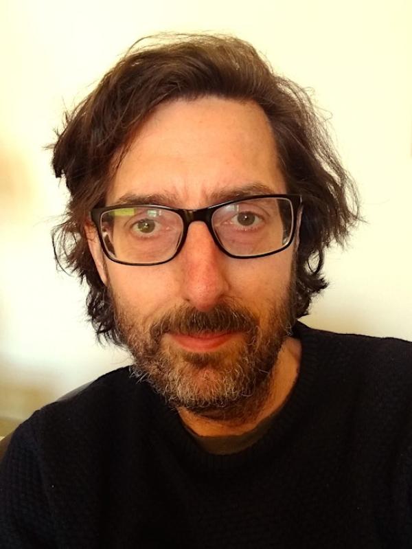 Portrait picture of author Steven Vass