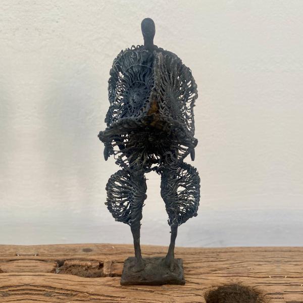 A featureless standing figure representing laced fashion garment