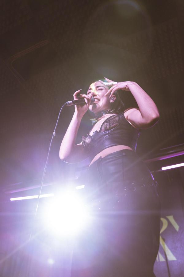 picture of STORRY performing