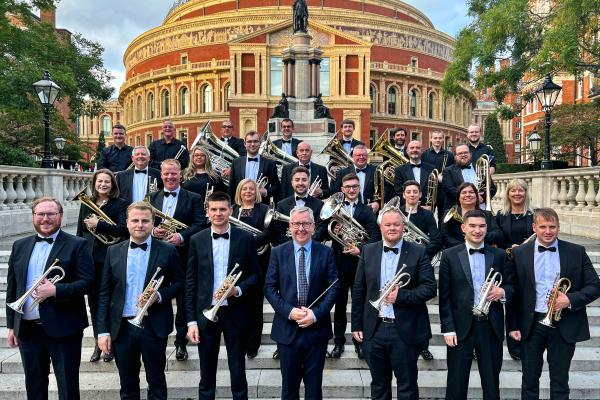A brass band stood on the steps outside the Royal Albert Hall. 