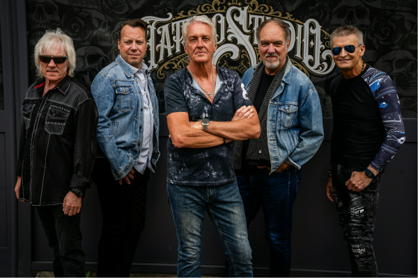 Portrait of the band FM