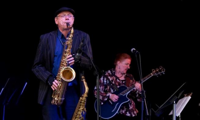  jazz musicians - guitarist Kathy Dyson with sax player John Dyson in concert