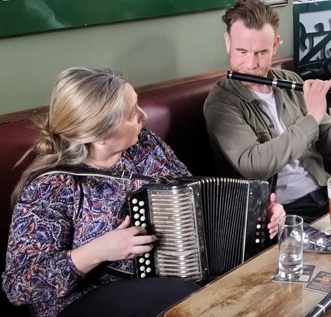 Irish music 'session'.