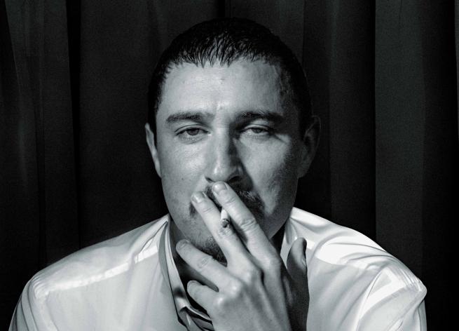 Tom Rosenthal looking like the front of an Arctic Monkey's album cover