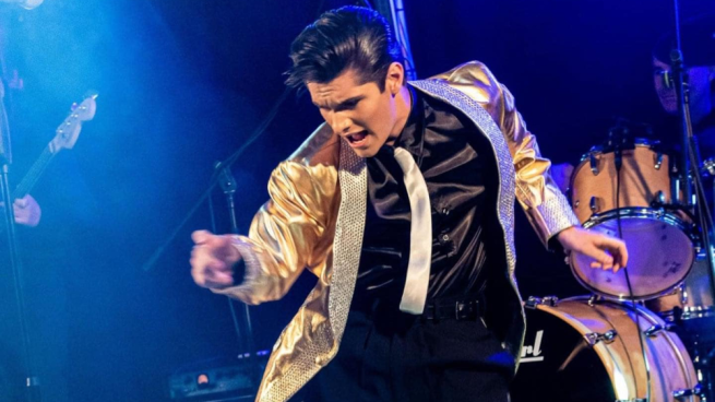 Emilio Santoro as Elvis