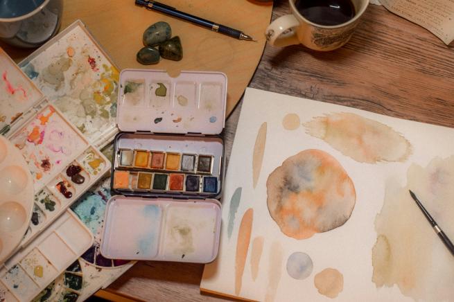 watercolour pallet and pan set with watercolour painting