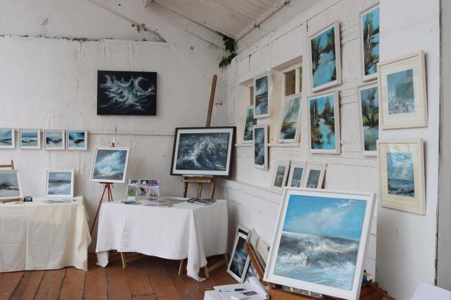 A large contemporary studio with pleny of off street safe parking