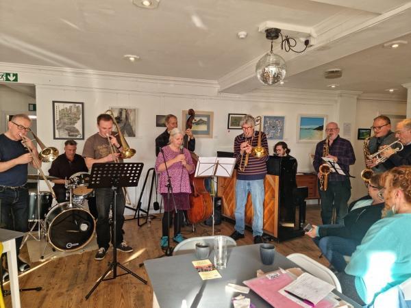 Picture of musicians playing at the Northlight jam session 