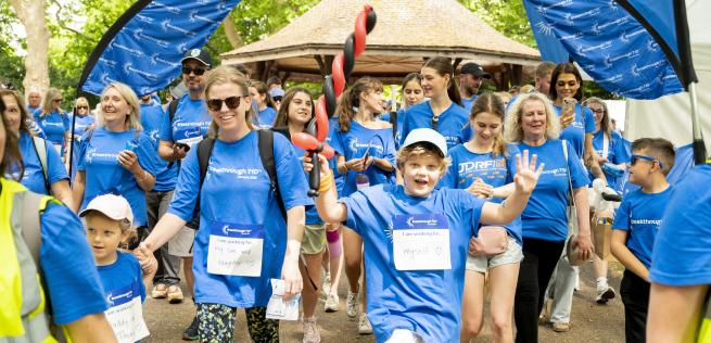 Image of people walking at One Walk with blue Breakthrough T1D t-shirts