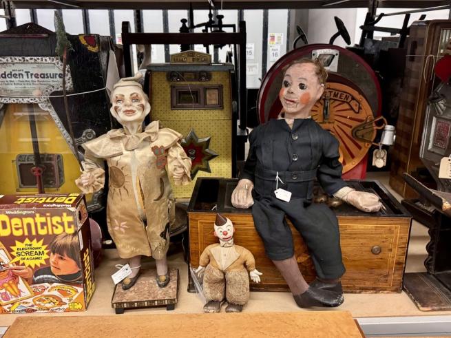 Two puppets from Leeds Discovery Centre