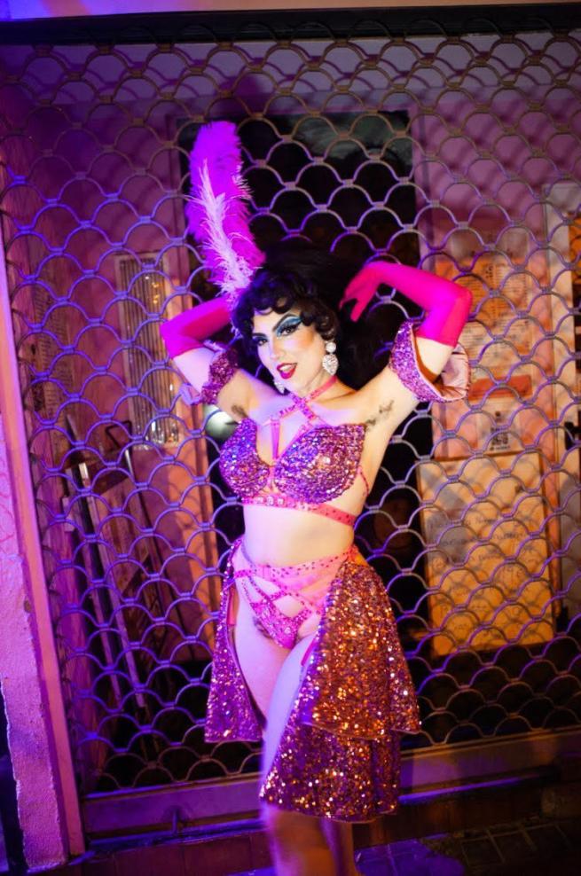 Elena Candela Burlesque Performer