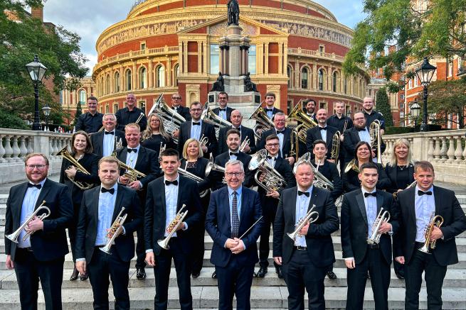 A brass band stood on the steps outside the Royal Albert Hall. 