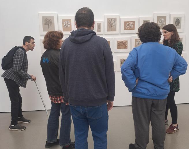 Pyramid group visits art gallery