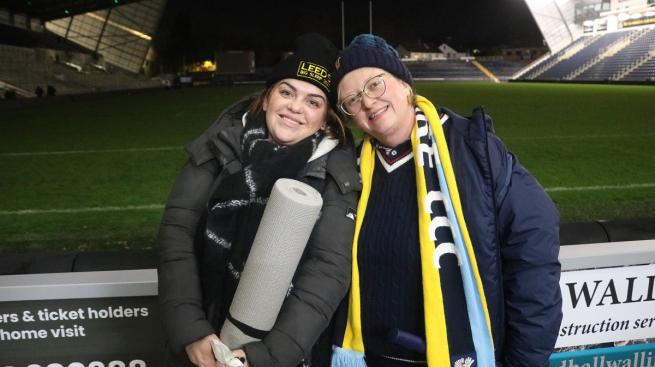 2 participants of the Leeds Big Sleep getting ready to sleep on the stand