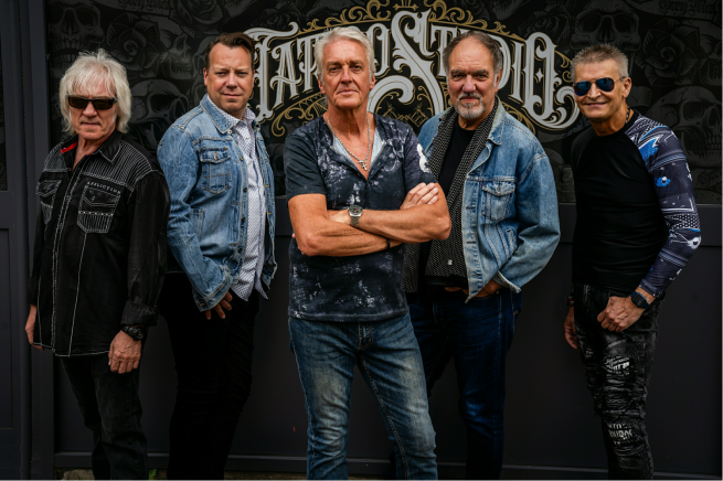 Portrait of the band FM