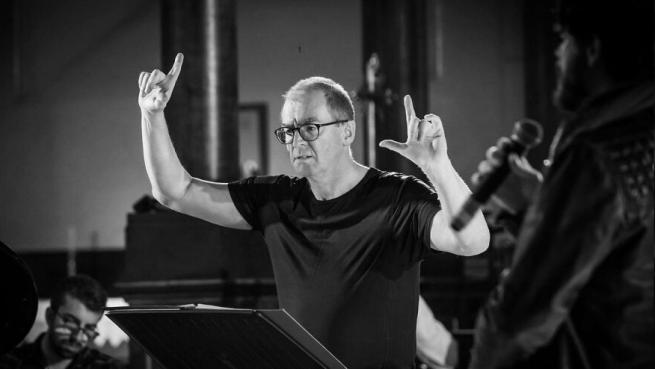 Paul Whittaker conducting / image by Michaela Walshe, PBG Studios